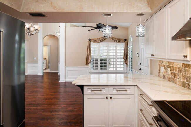 Building Photo - 710 Timber Ridge Trail SW