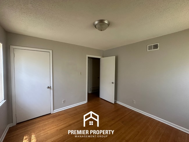 Building Photo - Move-In Ready 4 Bedroom Rental in 38134 - Hardwood Floors & Open Kitchen