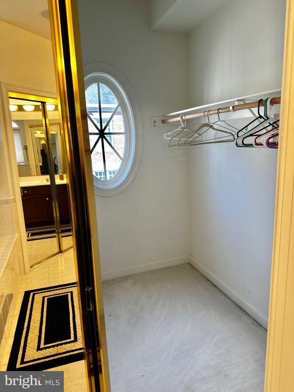 Building Photo - 1607 Seneca Ave