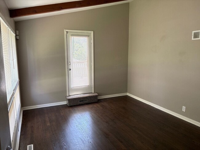 Building Photo - NEW PRICE! Beautiful 3 Bedroom Home