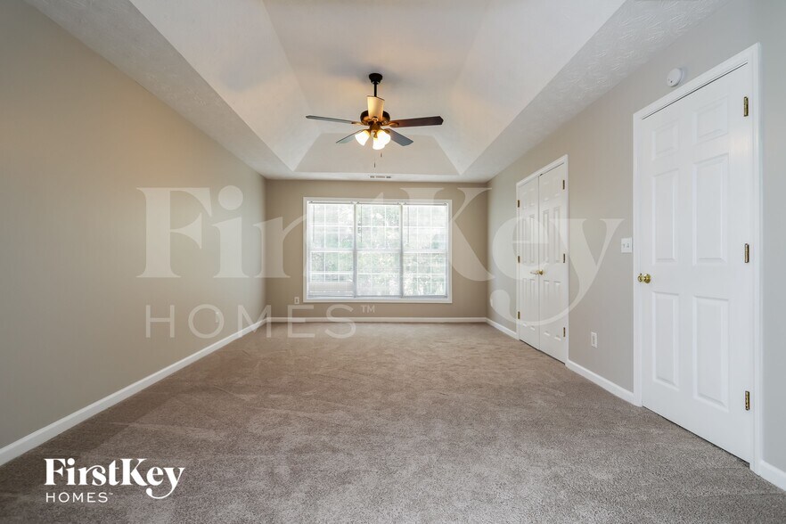 Building Photo - 745 Somerset Vale Dr
