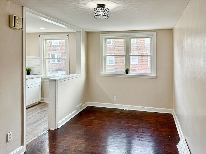 Dining room - 116 W Berkley Ave