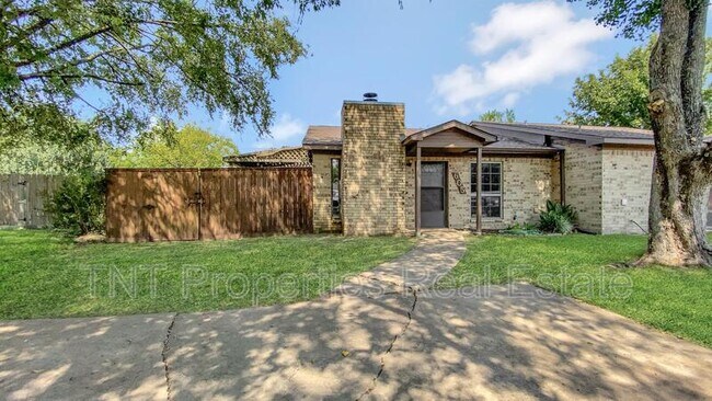 Primary Photo - 605 San Saba Ct