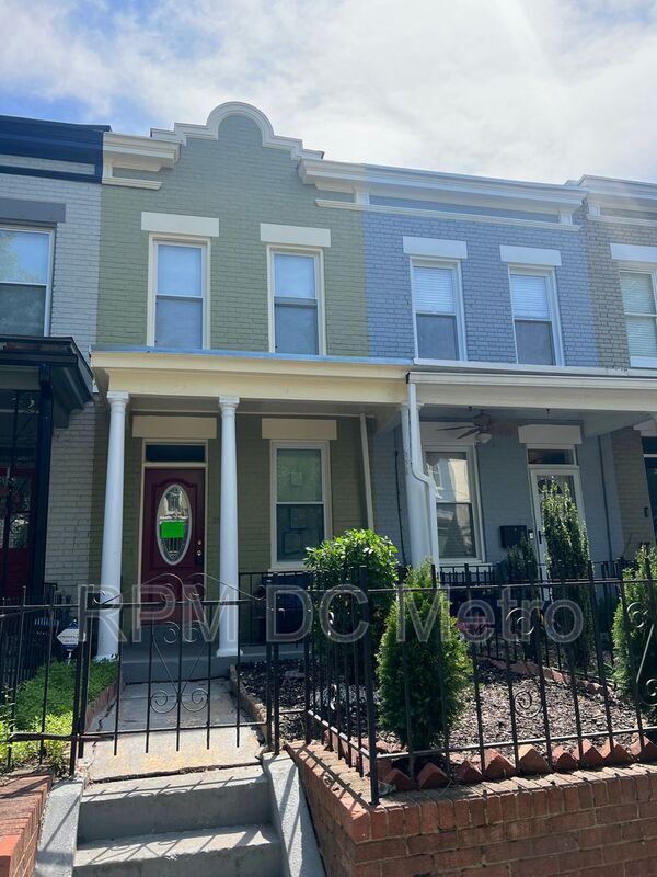 Primary Photo - 221 14th Pl NE
