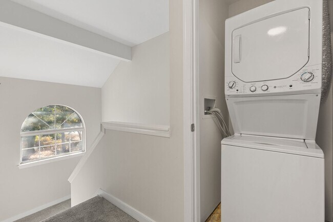 Building Photo - Coming Soon! End unit townhome in Annapolis!