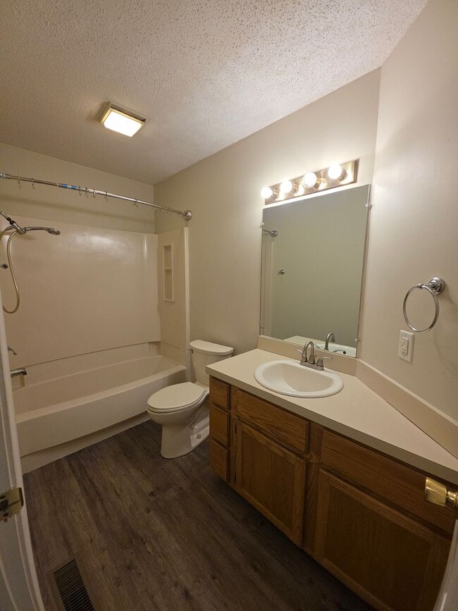 Building Photo - 408 Austin Cir