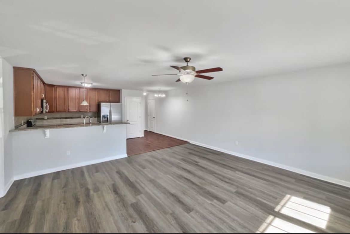 Building Photo - 3912 Harrow Dr