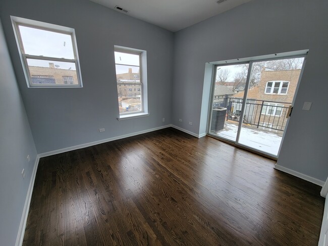 Building Photo - 4844 N Spaulding Ave