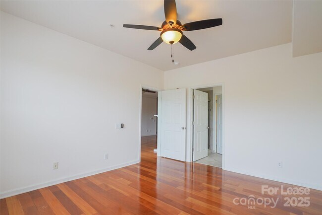 Building Photo - 14774 Via Sorrento Dr