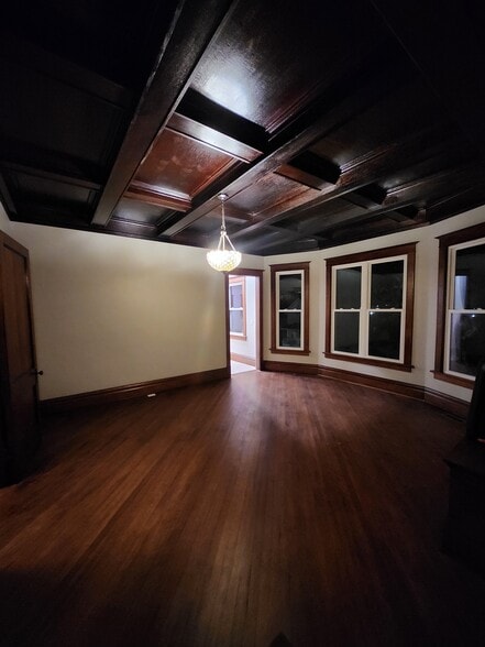 Building Photo - 403 W 4th St