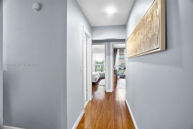 Building Photo - 505 Maplewood Dr