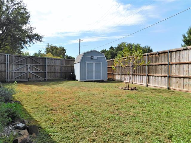 Building Photo - 2001 Oak Tree Dr
