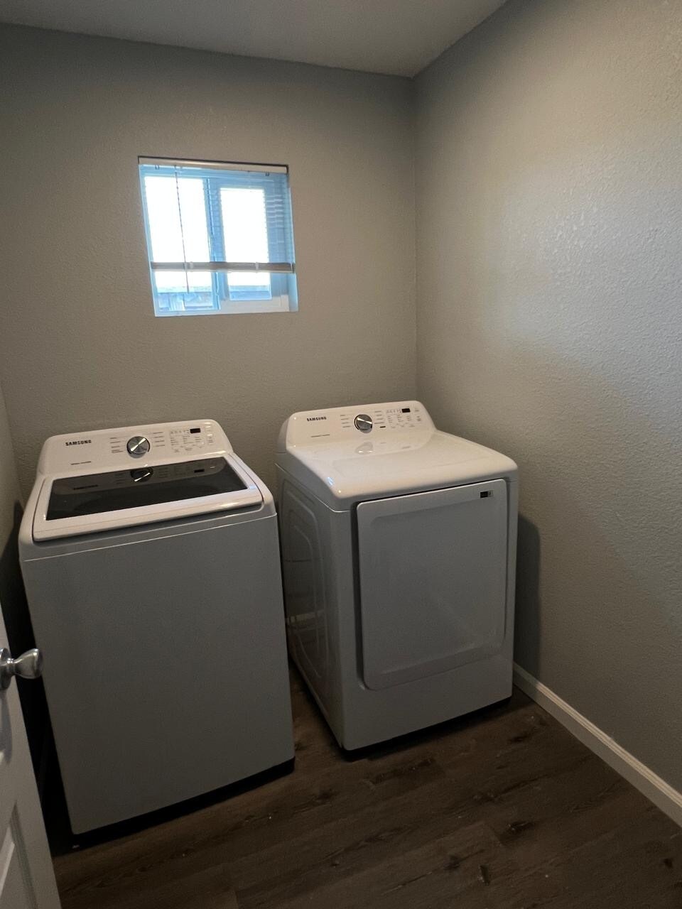 Building Photo - 15885 Independence Ave