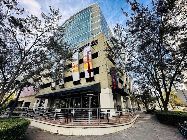 Building Photo - Modern 1/1 Condo in the Heart of Orlando –...