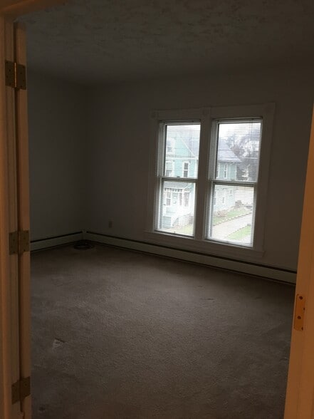 Bedroom 2. - 406 Poplar St