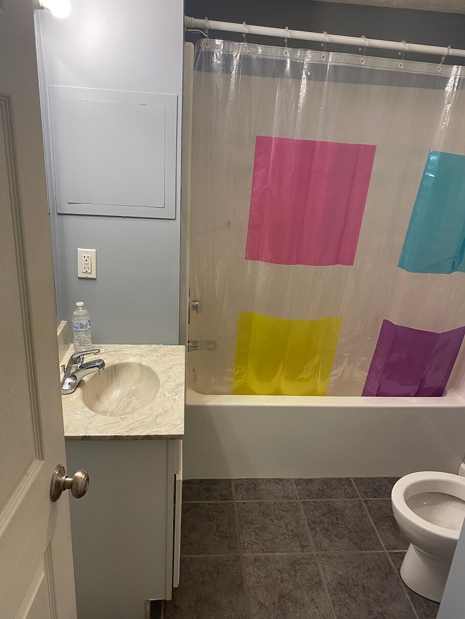 Full Bath in Basement - 1263 S Stella Dr