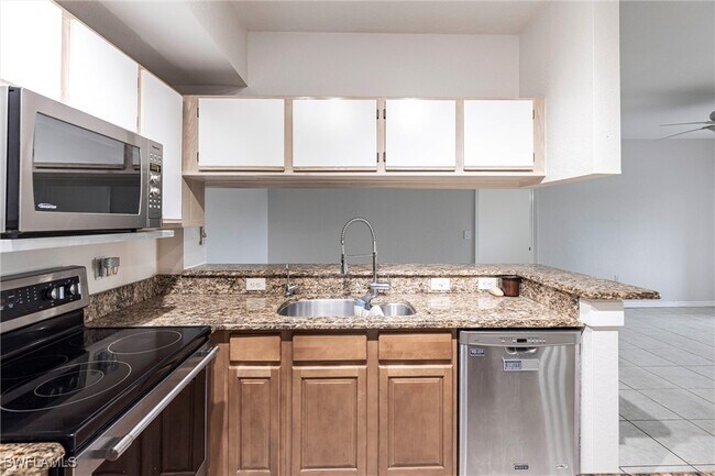 Building Photo - 6490 Aragon Way