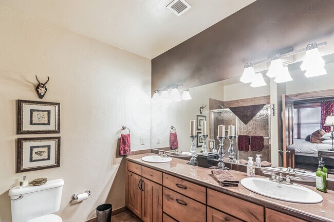 Building Photo - Downtown Frisco! Tons of space, amazing lo...