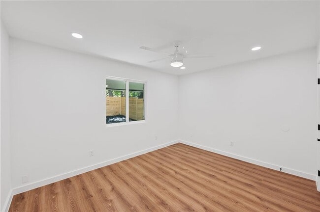 Building Photo - 6807 Woodhue Dr