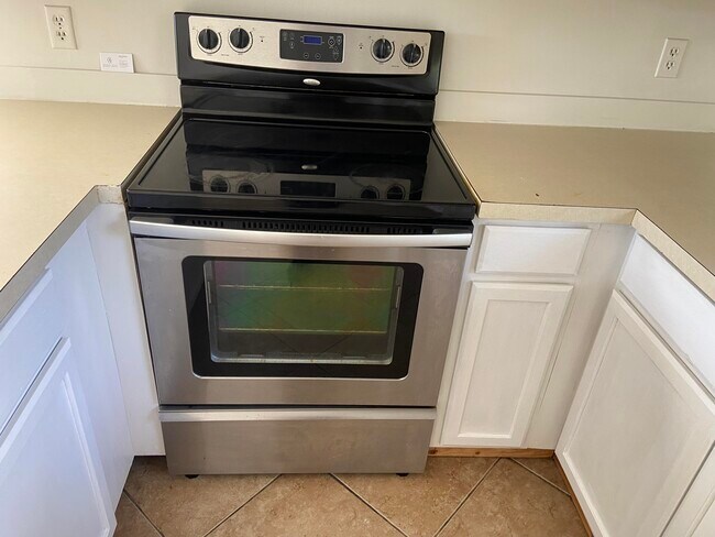 Building Photo - 1104 NE 3rd Ave