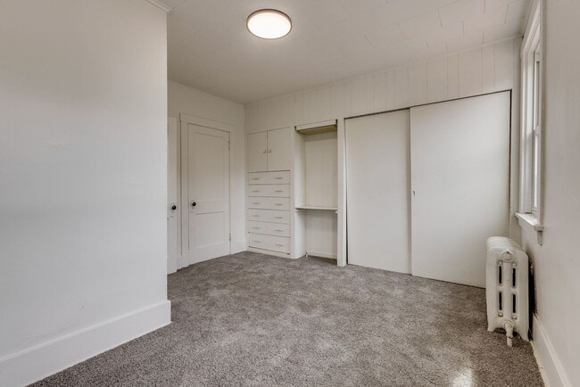 Building Photo - 2027 Eccles St