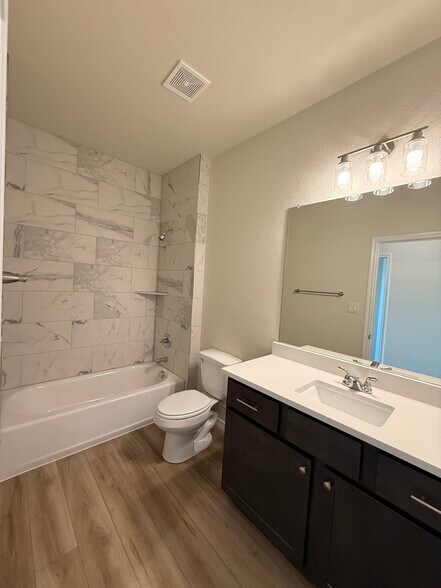Building Photo - 510 War Admiral Dr