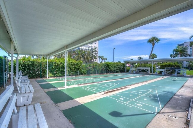 Building Photo - 7400 Sun Island Dr S