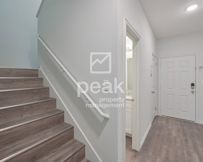 Building Photo - $1500! BEAUTIFUL 2 Bedroom Free application through 8/10! See information in description!