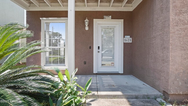 Building Photo - 5625 S Lagoon Dr