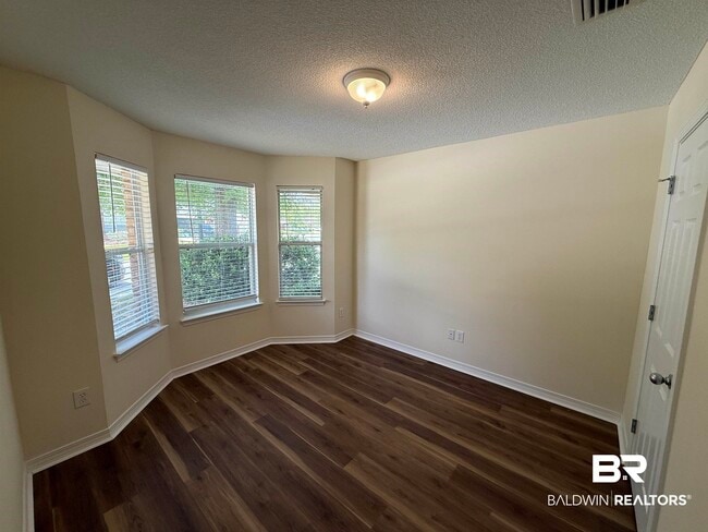 Building Photo - 104 Kemper Ln