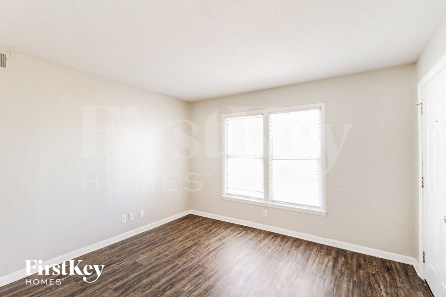 Building Photo - 3516 Revere St