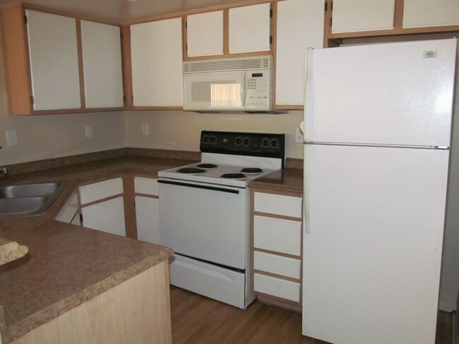 Building Photo - 2 BETHROOMS 2 BATHROOMS  APARTMENT  FOR RE...