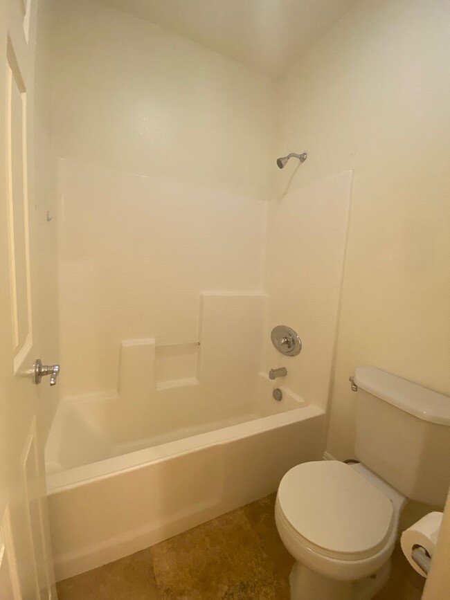 Building Photo - Loma Linda 4 Bedroom Located in Mission La...