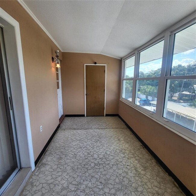 Building Photo - 911 Washington Ave SW