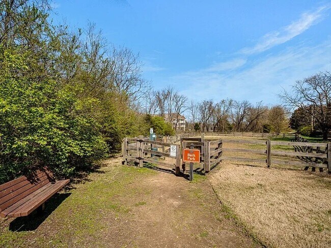 Building Photo - 3 Bed, 2.5 Bath Townhome 1 Mile from Downtown Franklin