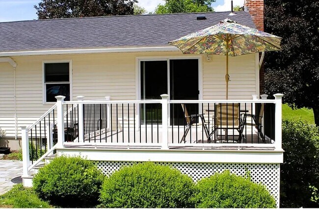 Building Photo - 13 Laurana Ln