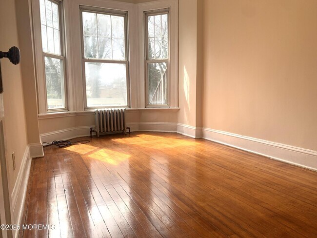 Building Photo - 207 Woodbridge Ave