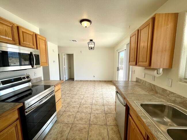 Building Photo - Nice 2 Bedroom 1 Bath Home! *HOME IS CURRENTLY OCCUPIED, PLEASE DO NOT DISTURB THE TENANTS*