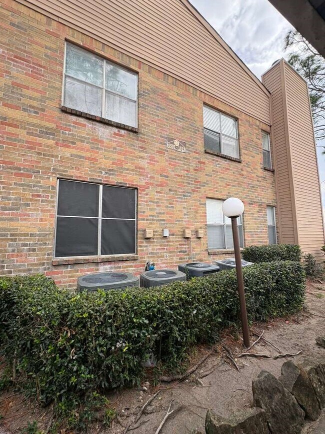 Building Photo - 10555 Turtlewood Ct