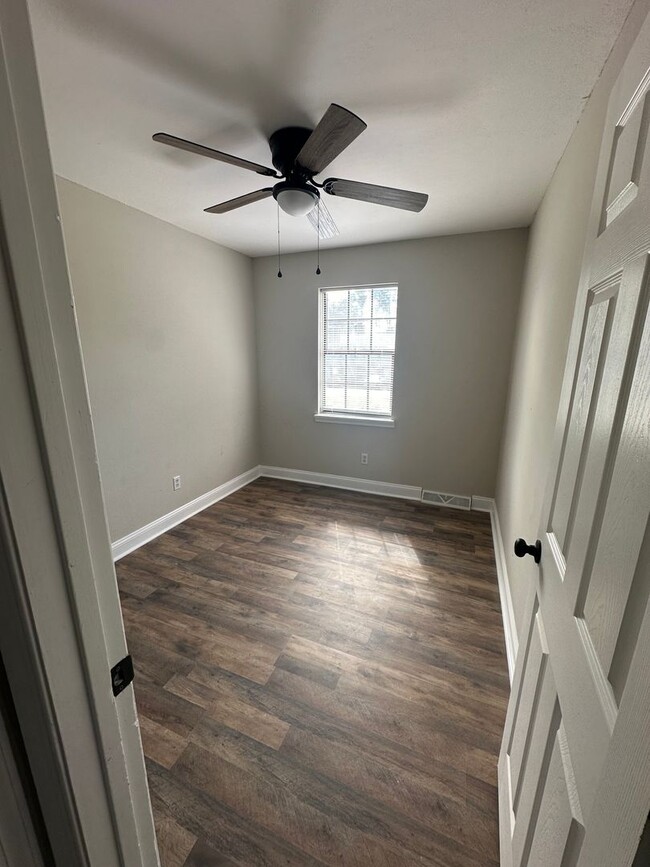 Building Photo - 3 Bed Large Townhome in West Ashley!