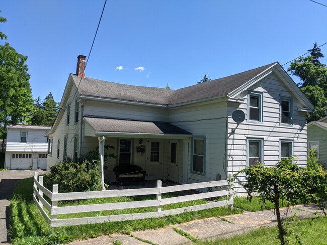 Primary Photo - 330 Pleasant St