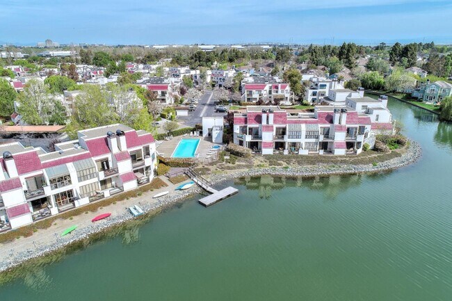 Building Photo - 530 Shorebird Cir