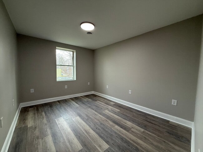 Building Photo - Old Tusculum Rd Apartments