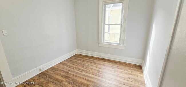 Building Photo - 1319 Washburn St