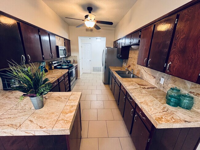 Building Photo - 2901 W Illinois Ave