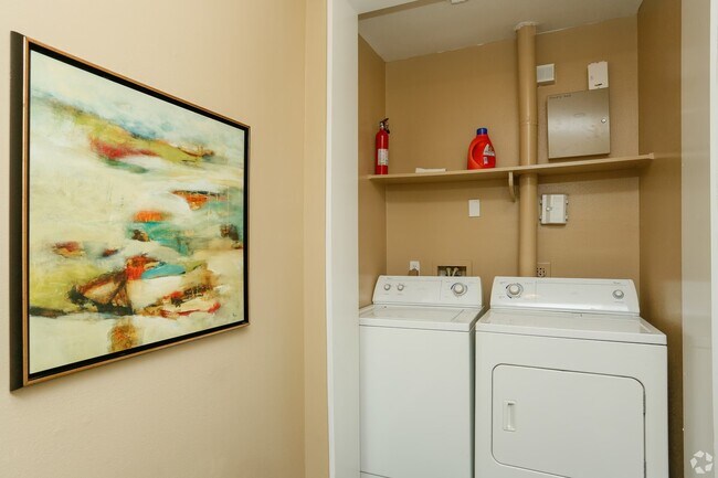 Building Photo - Modern Living with Breezy Comfort!