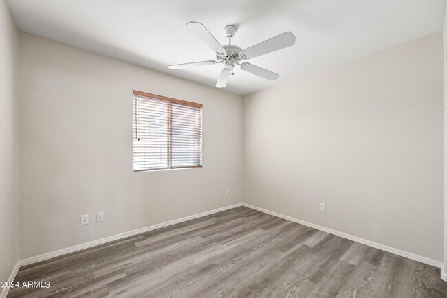 Building Photo - 1719 E Amber Ln