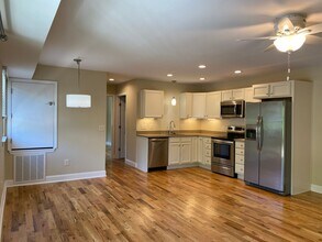 Building Photo - One bedroom one bathroom apartment off of West Union - Downtown Morganton
