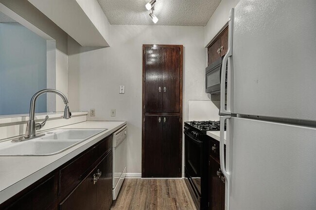 Building Photo - 2711 St Edwards Cir
