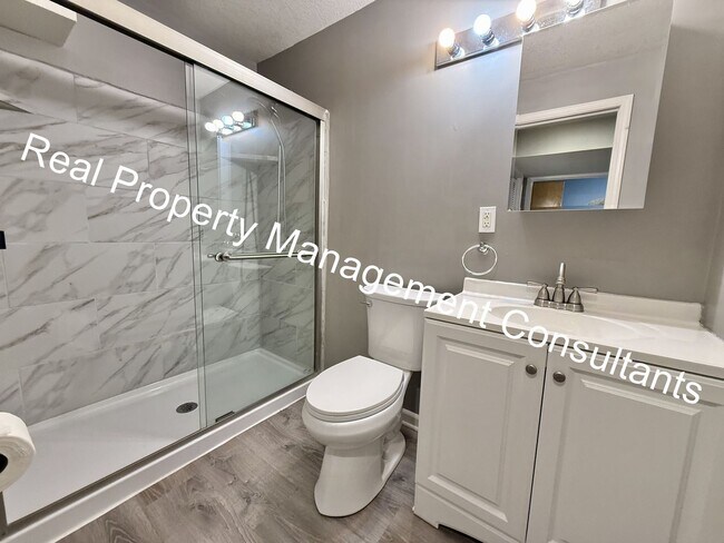 Building Photo - 4 Bedroom with Flexible Living Space!  Deposit Free Living Available via Obligo